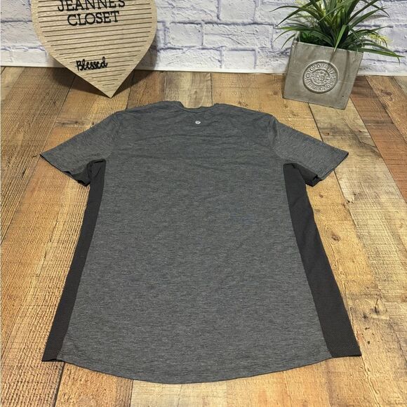 Lululemon Mens Short sleeve pocket - Picture 3 of 8